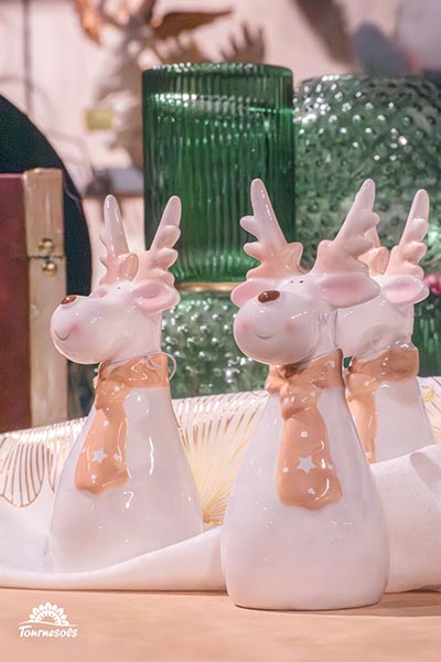 Photo du marché de Noël des jardineries Tournesols - Elans de porcelaine blanche